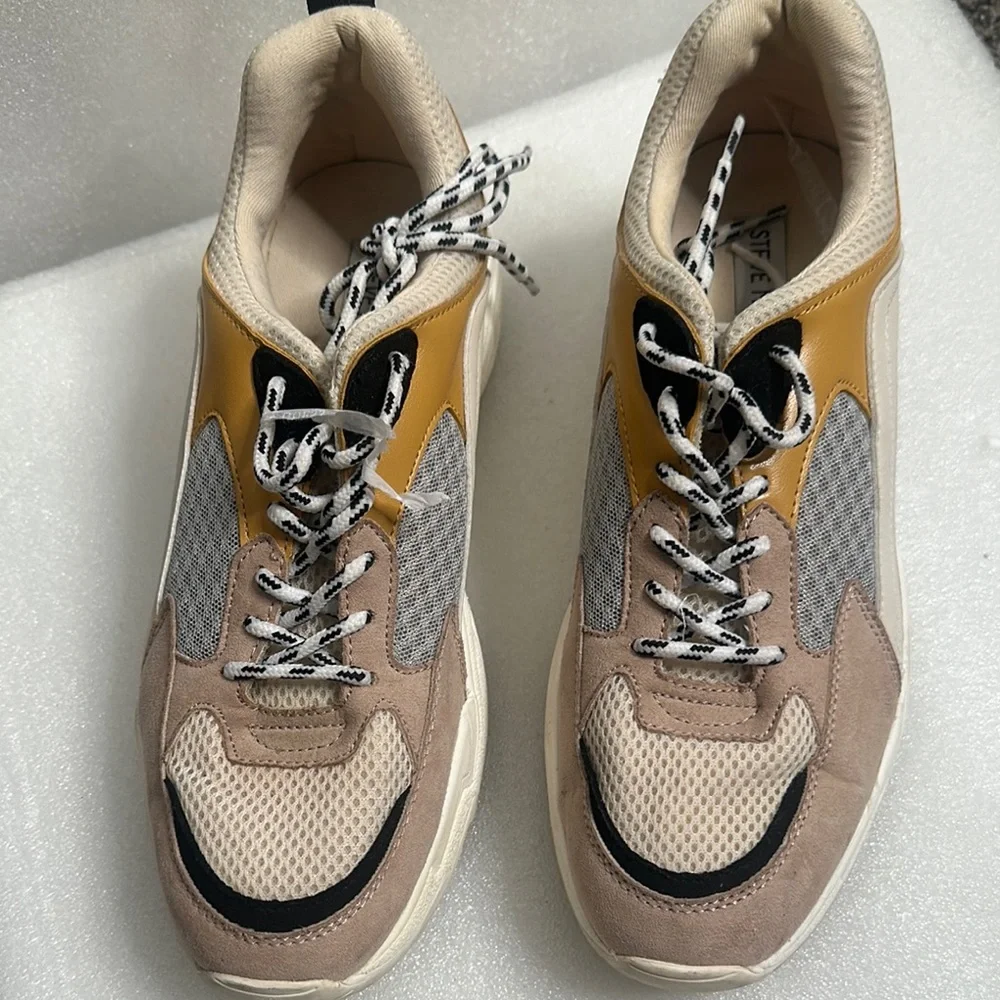 Steve Madden Stylish pink size 9Sneakers in Tan and Yellow - Picture 2 of 8
